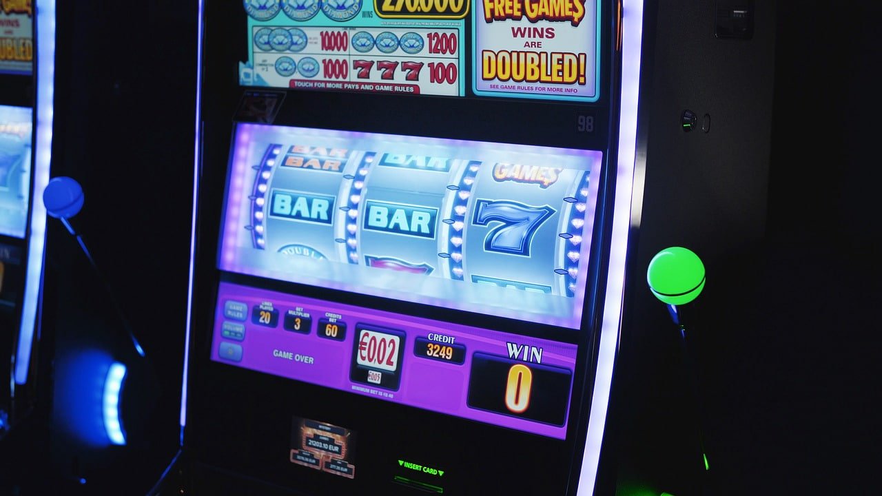 bee ph bingo game interface showing numbered cards on a Philippine mobile device