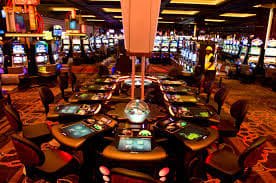 Filipino player watching live dealer baccarat on bee ph mobile casino